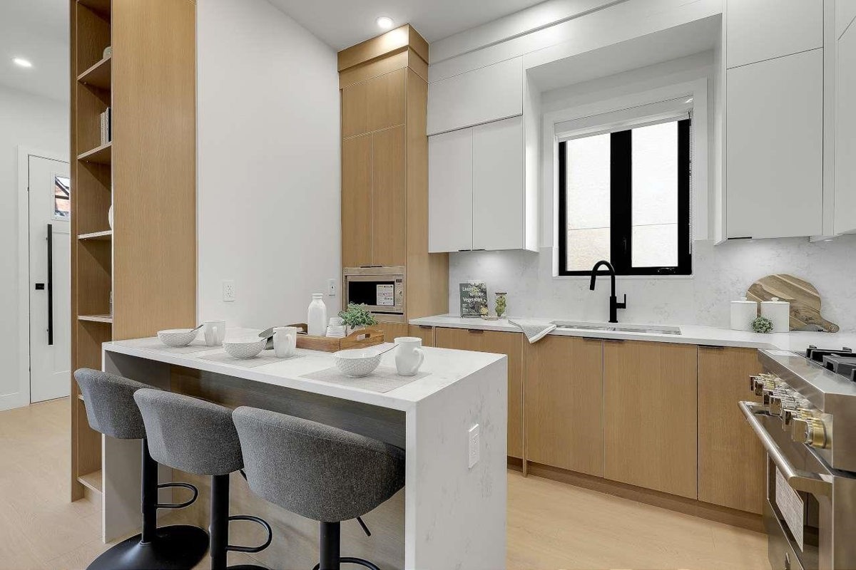 Powder Room Photo of 1 3558 Turner Street, Vancouver, BC