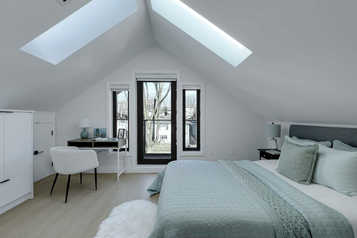 Swimming Pool Photo of 1 3558 Turner Street, Vancouver, BC