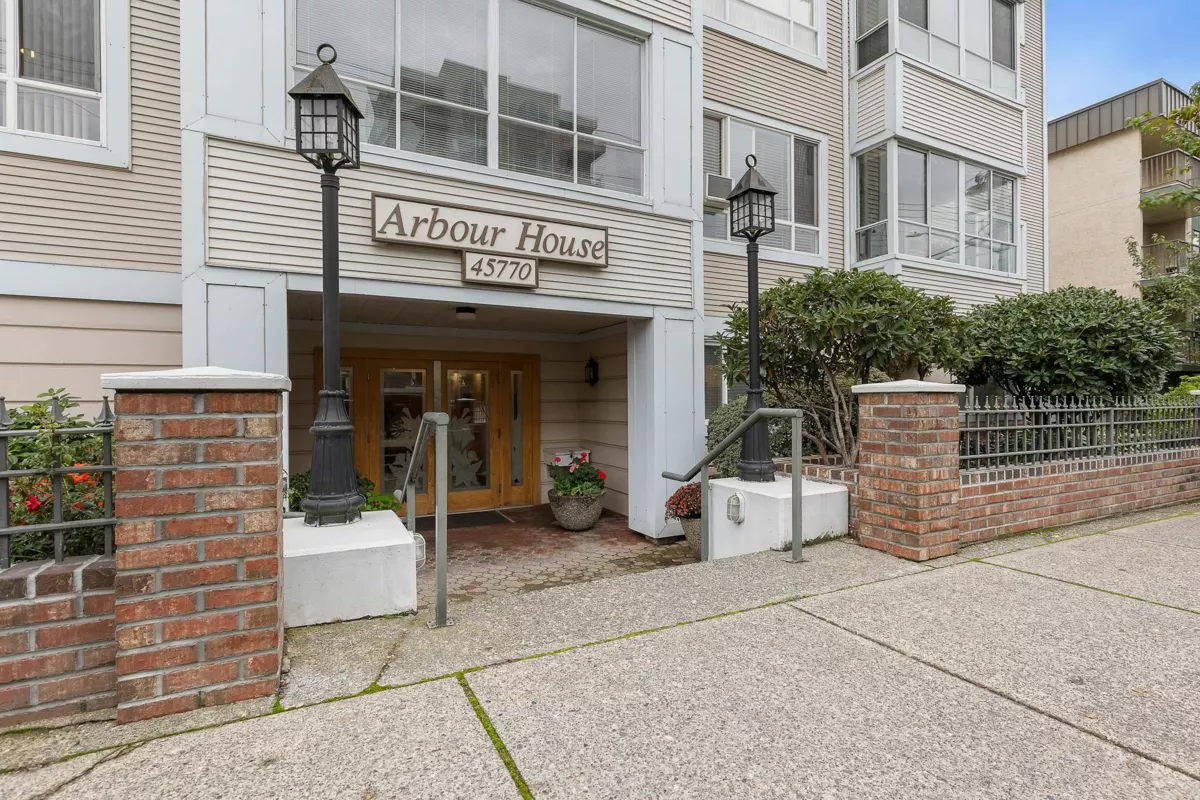 Kitchen Photo of 104 45770 Spadina Avenue, Chilliwack, BC