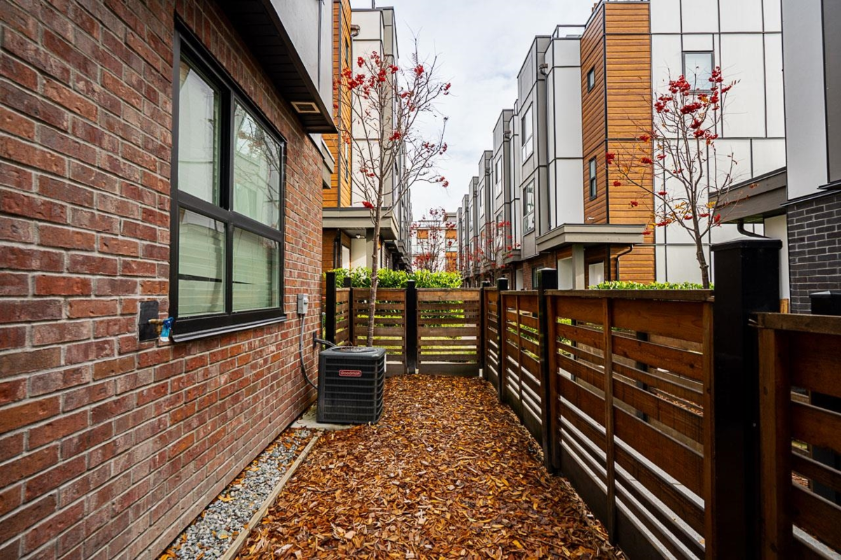 Aerial View of 31 19760 55 Avenue, Langley, BC