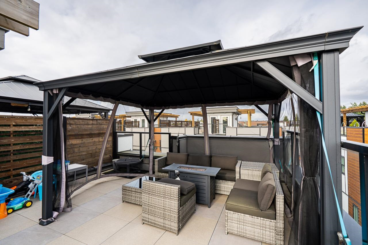 Backyard Photo of 31 19760 55 Avenue, Langley, BC