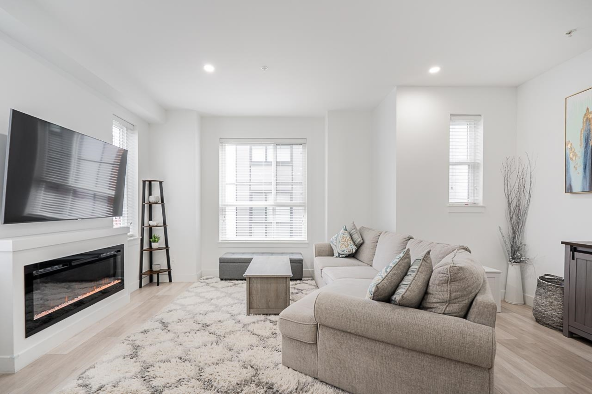 Dining Area Photo of 31 19760 55 Avenue, Langley, BC