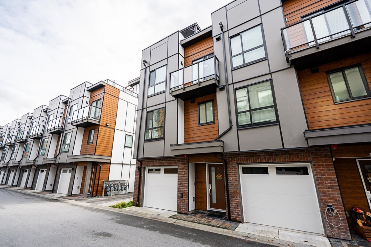 Living Room Photo of 31 19760 55 Avenue, Langley, BC