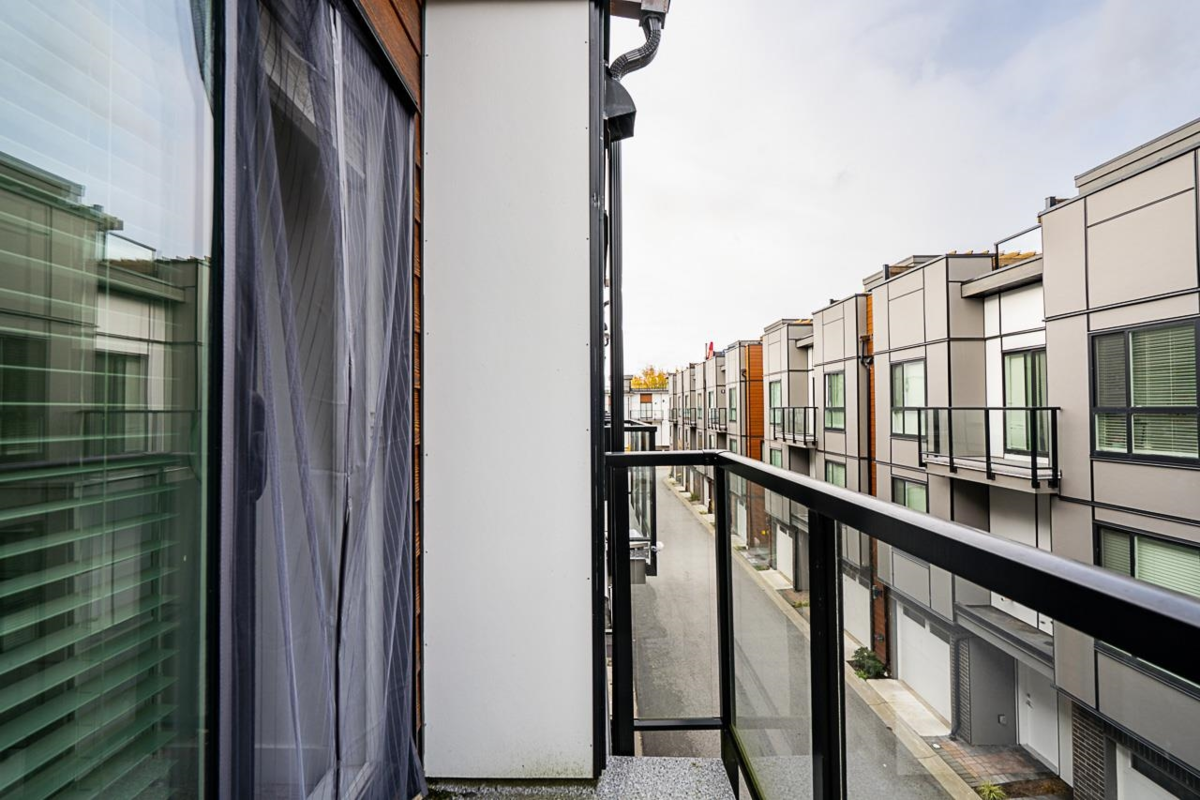Mudroom Photo of 31 19760 55 Avenue, Langley, BC