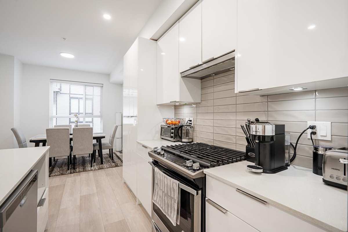 Primary Bathroom Photo of 31 19760 55 Avenue, Langley, BC