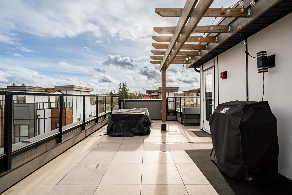 Swimming Pool Photo of 31 19760 55 Avenue, Langley, BC