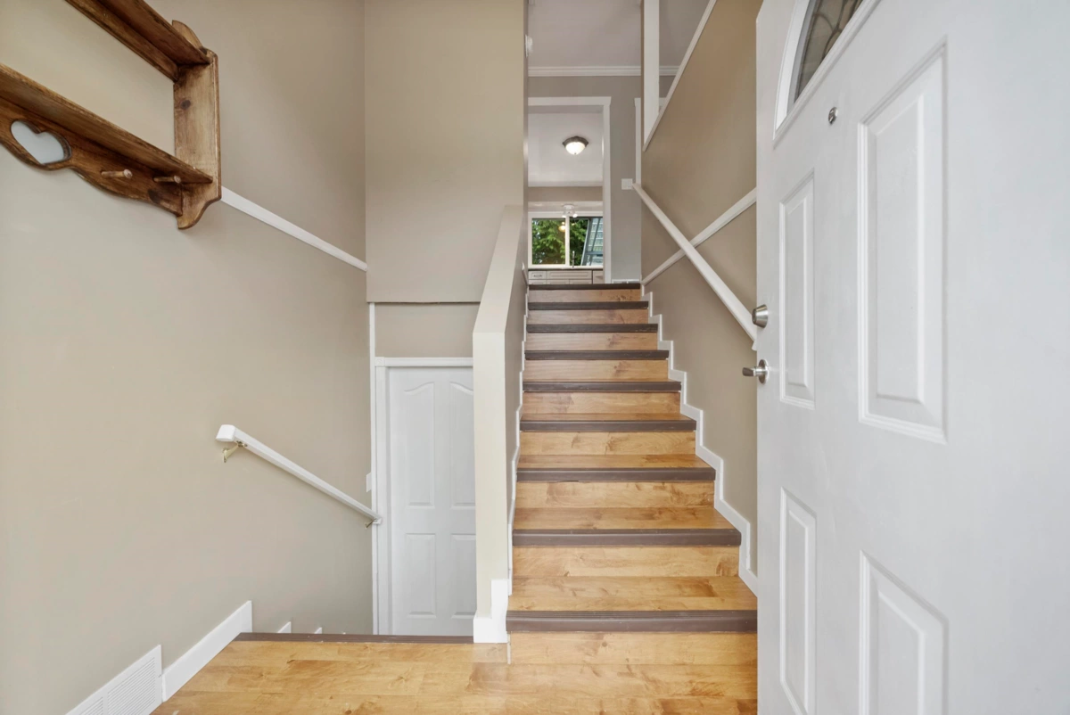 Hallway Photo of 19617 48 Avenue, Langley, BC