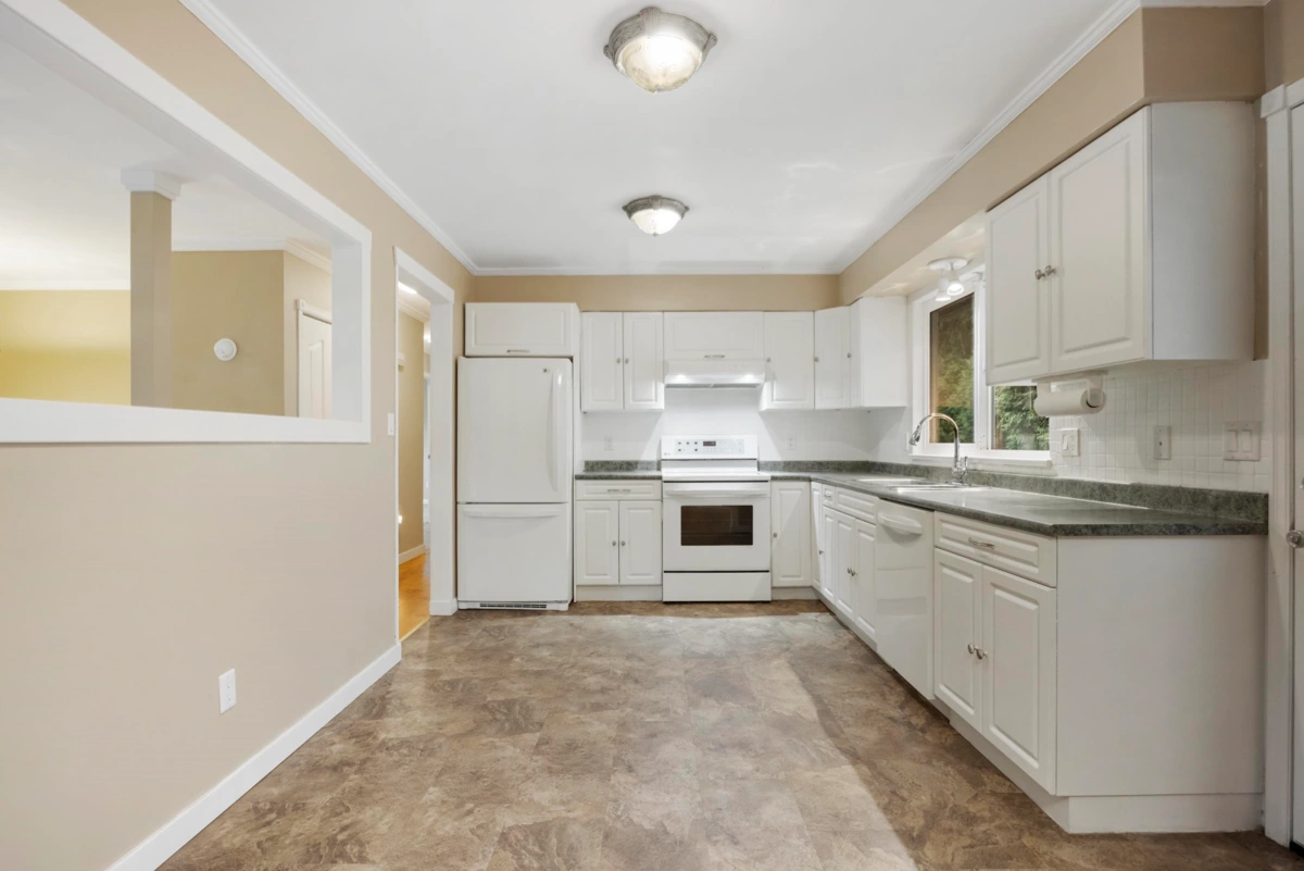 Kitchen Island Photo of 19617 48 Avenue, Langley, BC