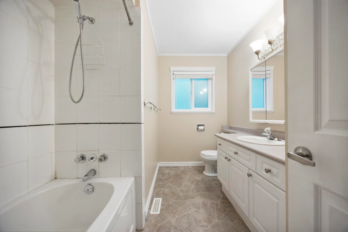 Laundry Room Photo of 19617 48 Avenue, Langley, BC