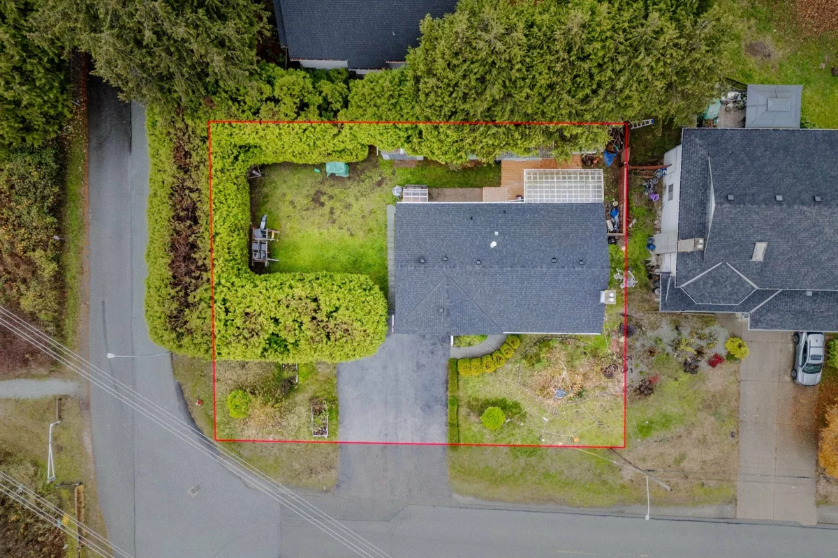 Living Room Photo of 19617 48 Avenue, Langley, BC