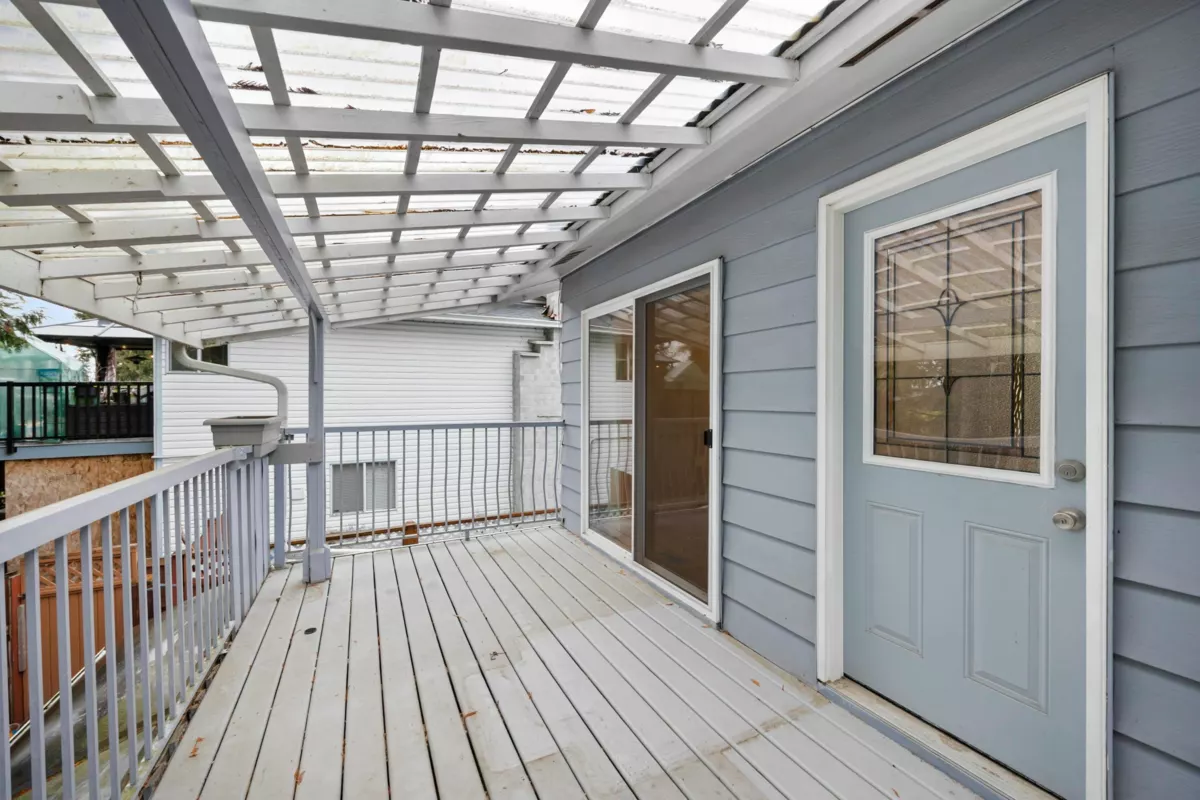 Outdoor Deck Photo of 19617 48 Avenue, Langley, BC