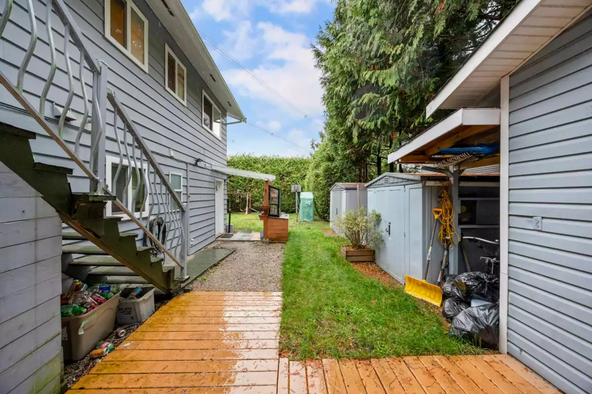 Swimming Pool Photo of 19617 48 Avenue, Langley, BC