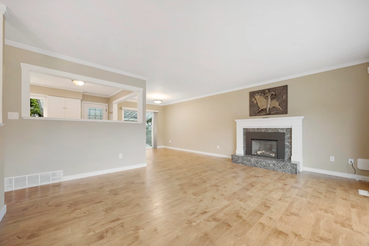 Walk-In Closet Photo of 19617 48 Avenue, Langley, BC