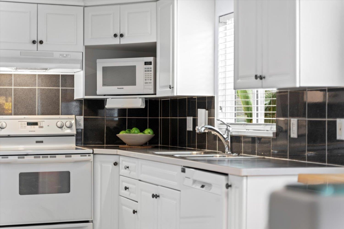 Breakfast Nook Photo of 15 52324 Yale Road, Rosedale, BC