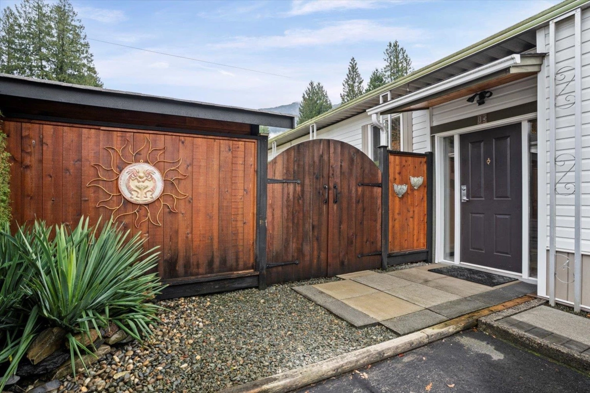 Dining Area Photo of 15 52324 Yale Road, Rosedale, BC
