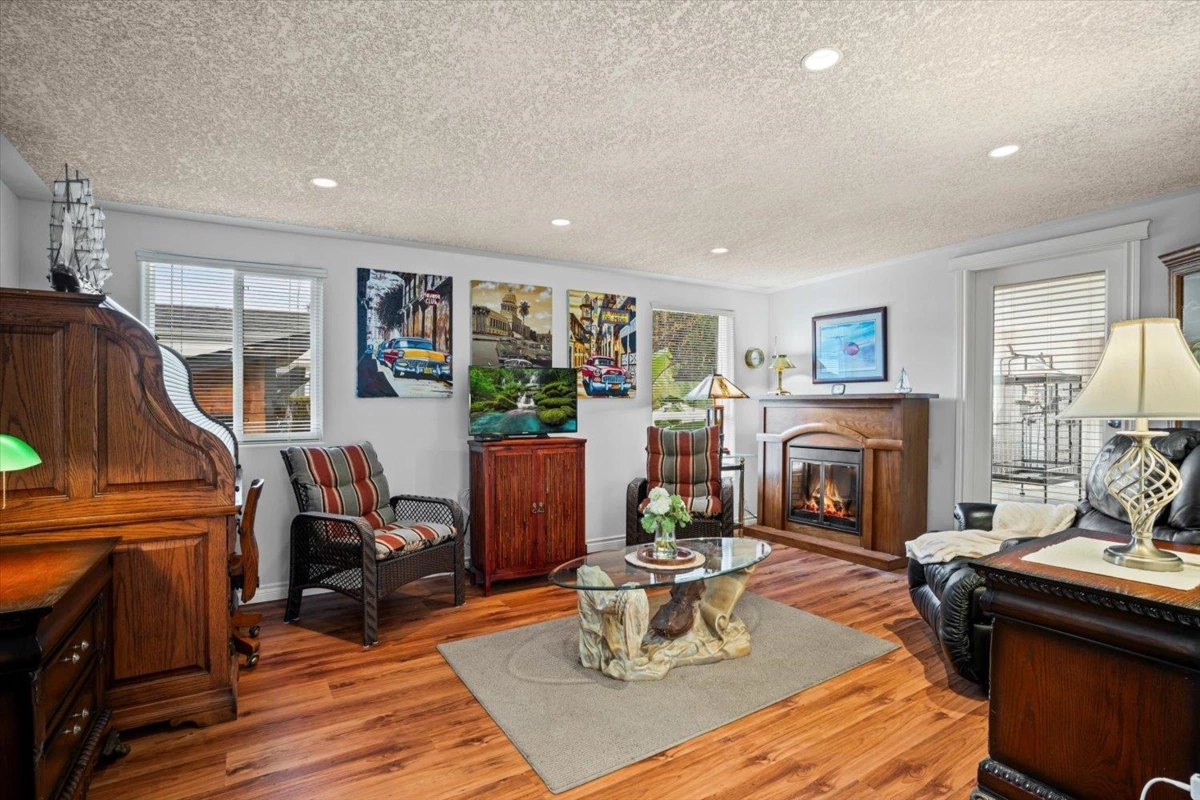 Kitchen Island Photo of 15 52324 Yale Road, Rosedale, BC