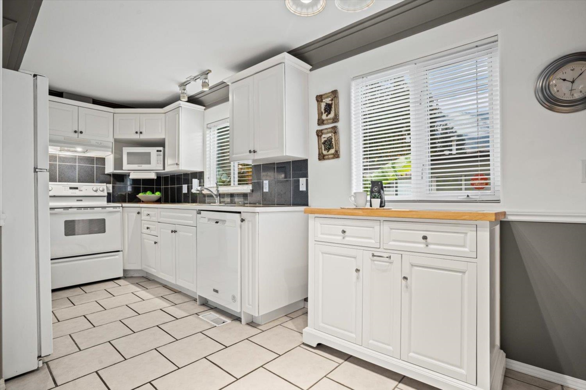 Pantry Photo of 15 52324 Yale Road, Rosedale, BC