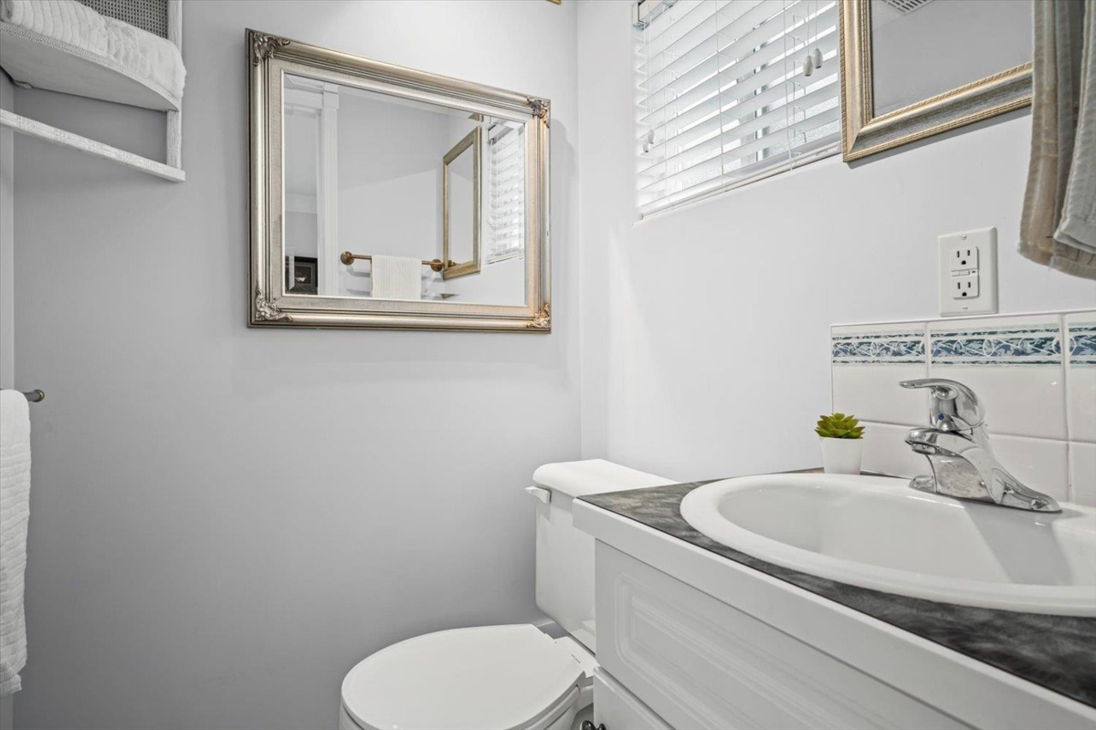 Powder Room Photo of 15 52324 Yale Road, Rosedale, BC