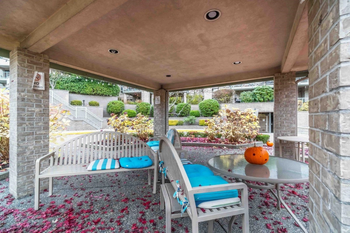 Entry Foyer Photo of 410 301 Maude Road, Port Moody, BC