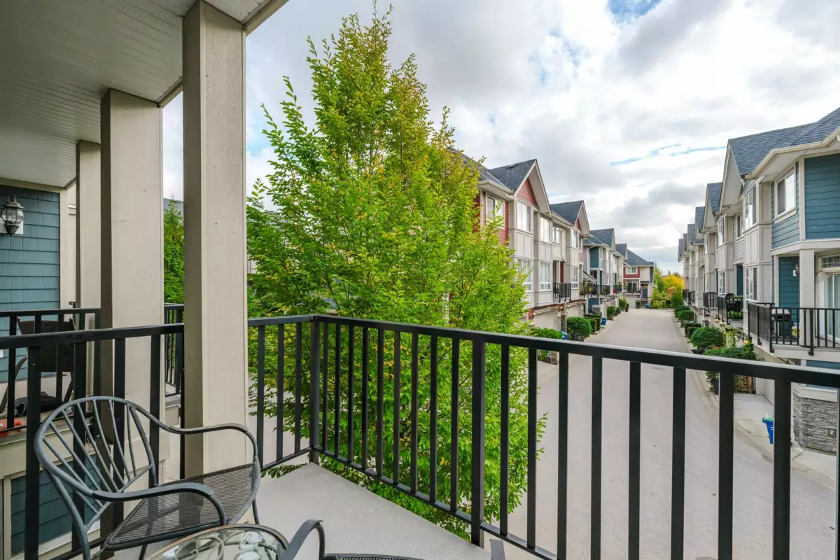 Breakfast Nook Photo of 2 21017 76 Avenue, Langley, BC