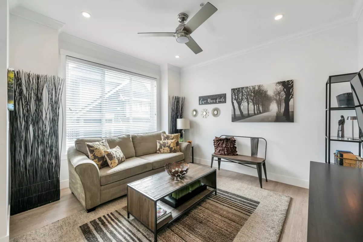 Family Room Photo of 2 21017 76 Avenue, Langley, BC