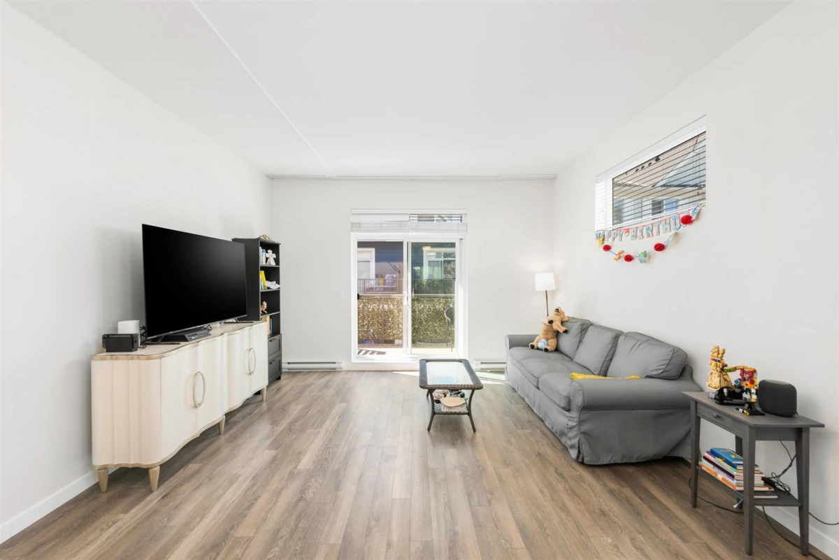 Kitchen Island Photo of 82 16678 25 Avenue, Surrey, BC