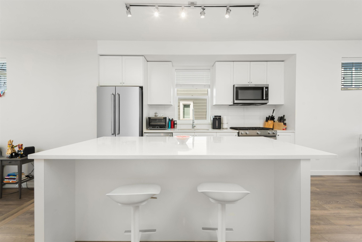 Kitchen Photo of 82 16678 25 Avenue, Surrey, BC