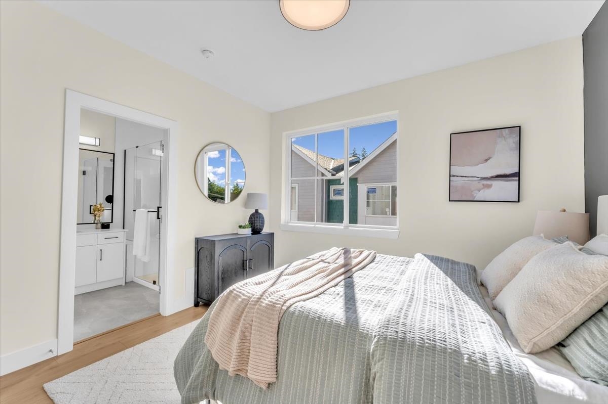 Entry Foyer Photo of 1 10392 240a Street, Maple Ridge, BC