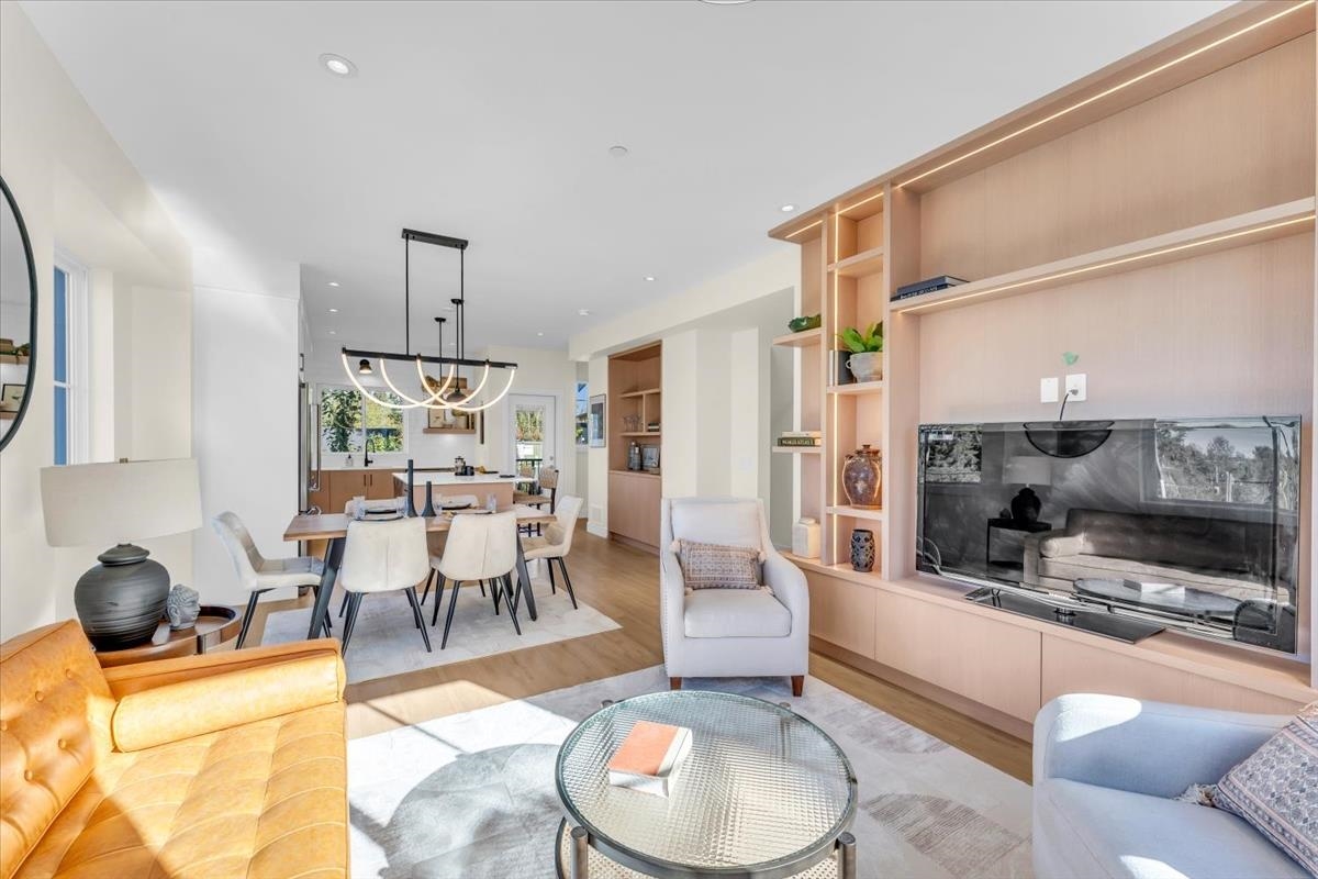 Kitchen Island Photo of 1 10392 240a Street, Maple Ridge, BC