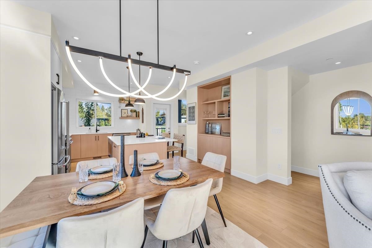 Kitchen Photo of 1 10392 240a Street, Maple Ridge, BC