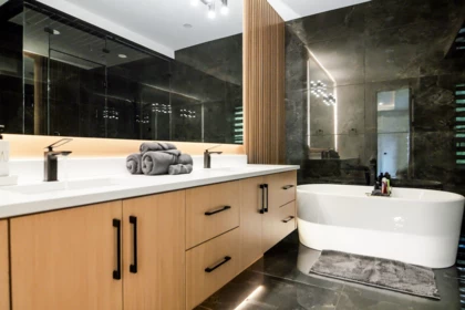 Guest Bathroom Photo of 5673 Fairlight Crescent, Delta, BC