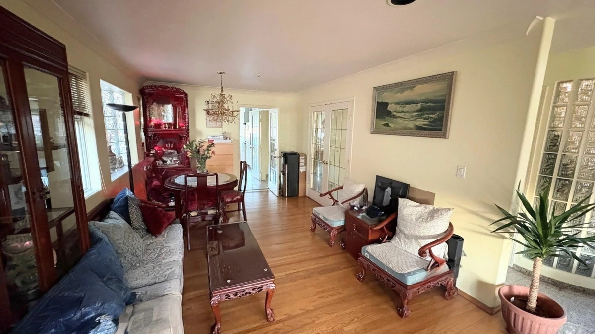 Family Room Photo of 2935 E 17th Avenue, Vancouver, BC