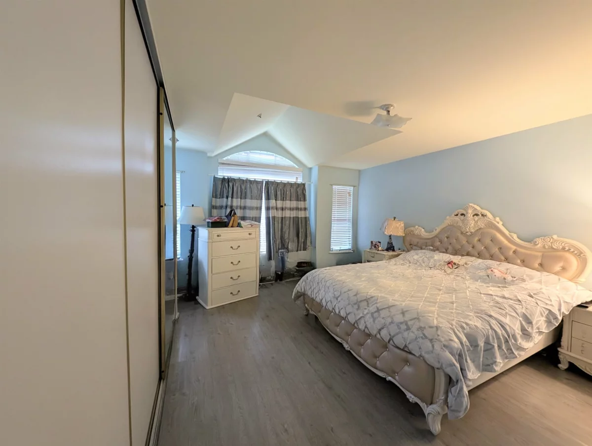 Guest Bathroom Photo of 2935 E 17th Avenue, Vancouver, BC