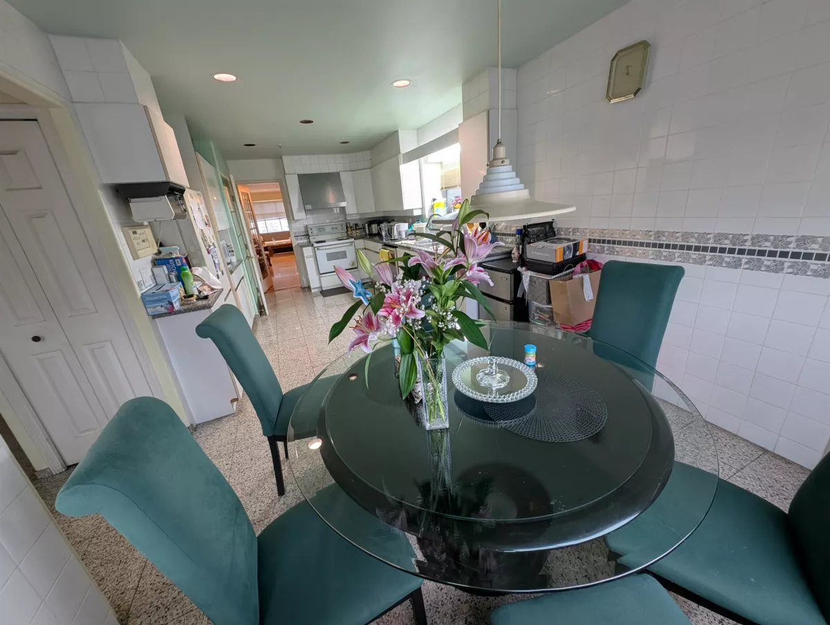 Kitchen Island Photo of 2935 E 17th Avenue, Vancouver, BC