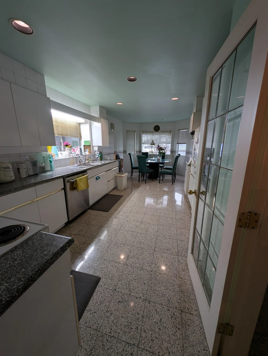 Kitchen Photo of 2935 E 17th Avenue, Vancouver, BC