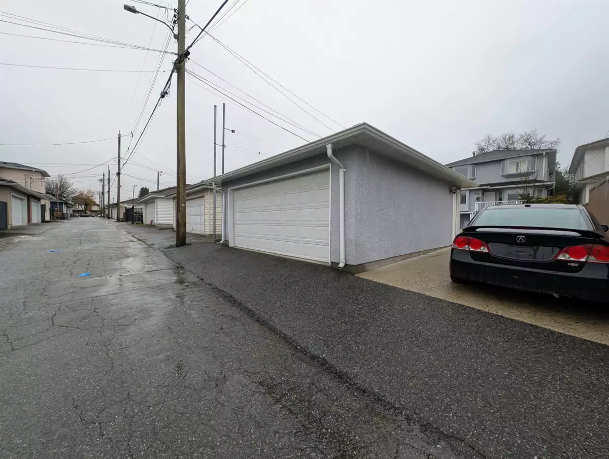 Outdoor Kitchen Photo of 2935 E 17th Avenue, Vancouver, BC
