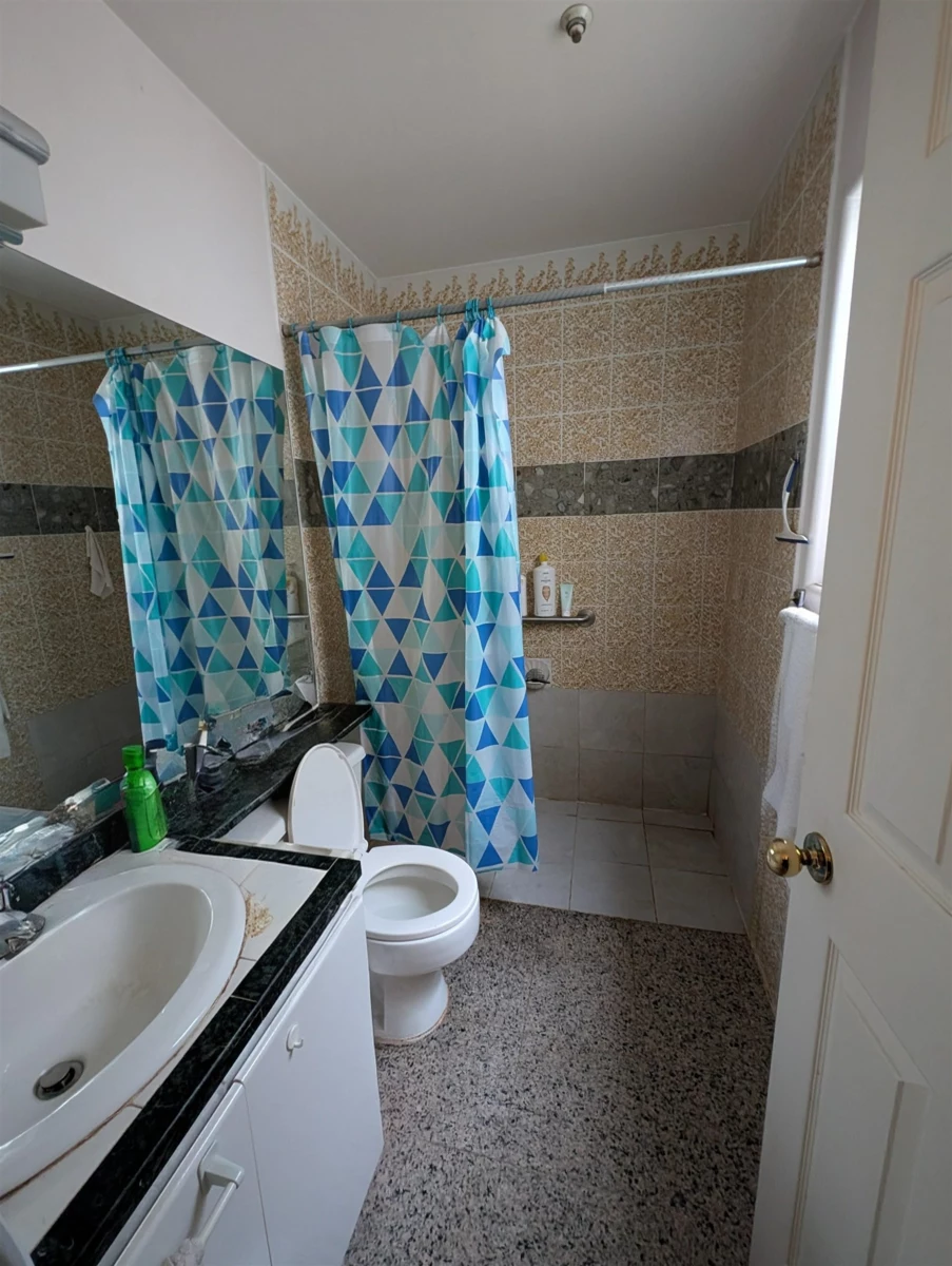 Primary Bathroom Photo of 2935 E 17th Avenue, Vancouver, BC