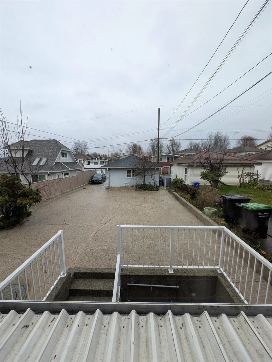 Swimming Pool Photo of 2935 E 17th Avenue, Vancouver, BC