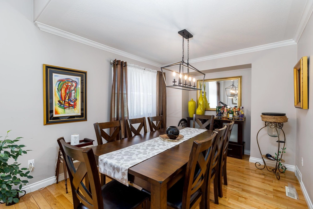 Dining Area Photo of 35485 Calgary Avenue, Abbotsford, BC