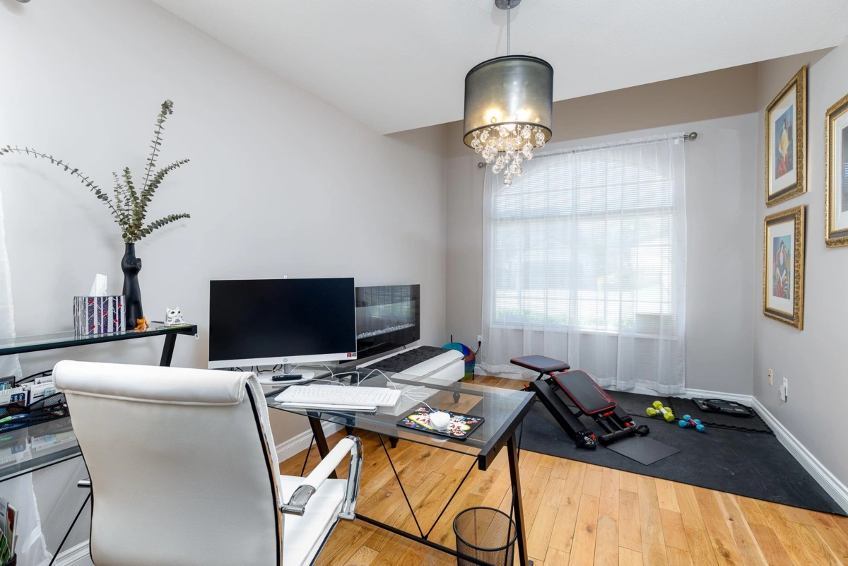 Entry Foyer Photo of 35485 Calgary Avenue, Abbotsford, BC
