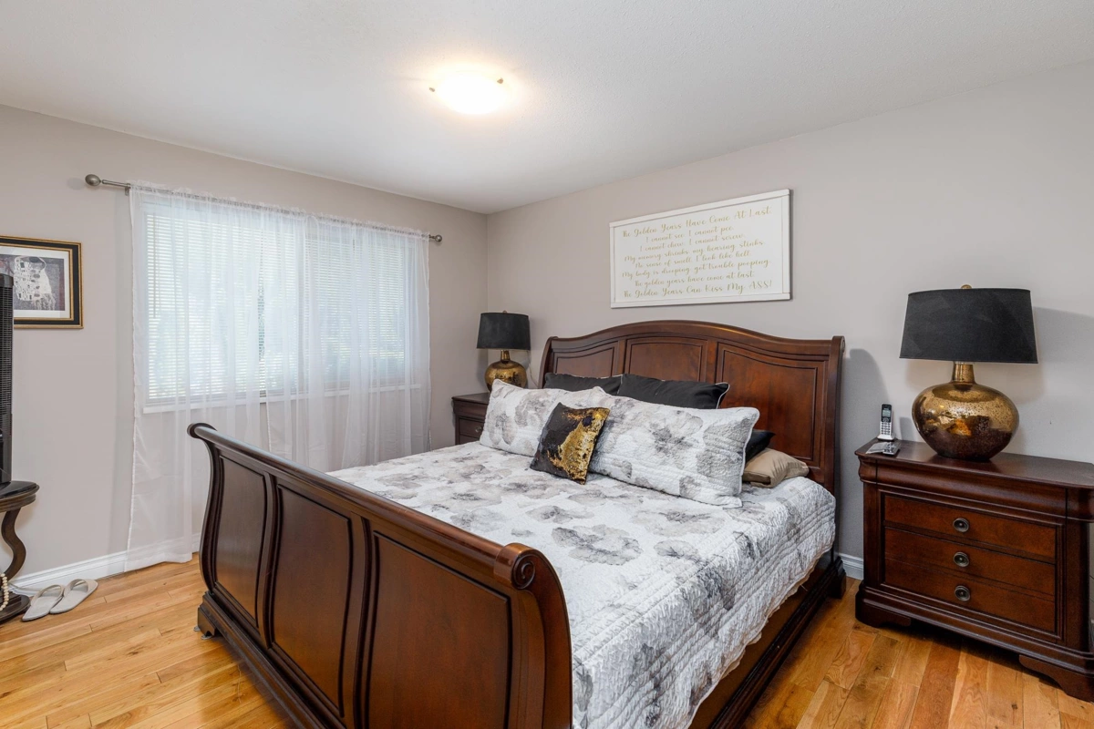 Guest Bathroom Photo of 35485 Calgary Avenue, Abbotsford, BC