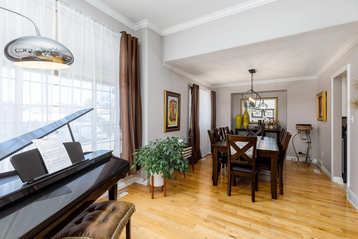 Living Room Photo of 35485 Calgary Avenue, Abbotsford, BC