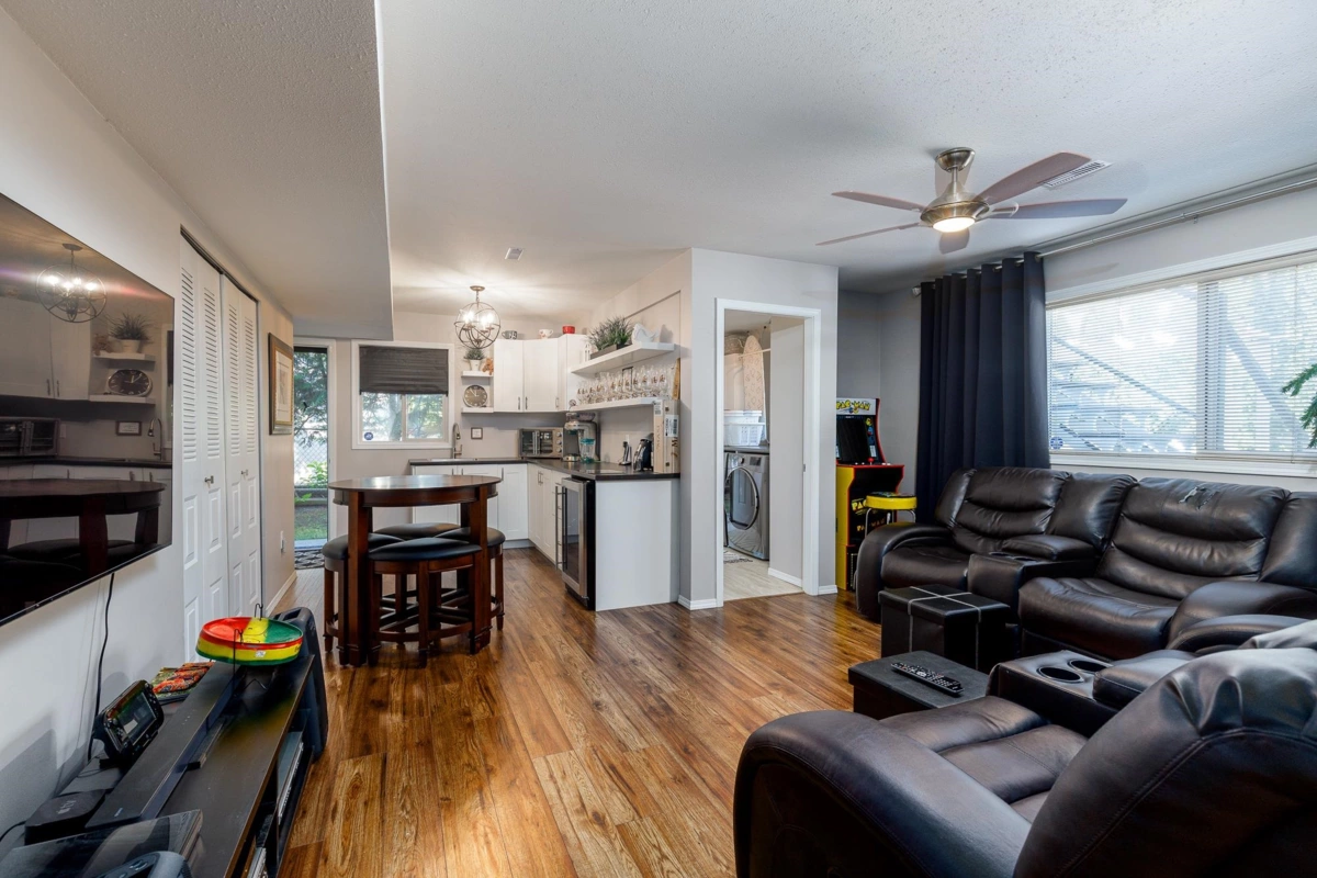 Staircase Photo of 35485 Calgary Avenue, Abbotsford, BC