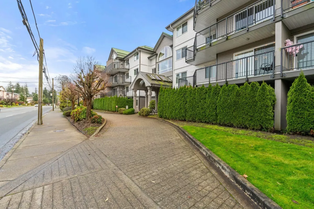 Family Room Photo of 209 32044 Old Yale Road, Abbotsford, BC