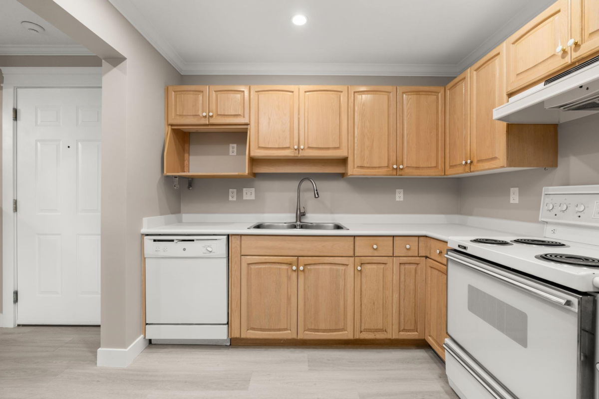 Guest Bathroom Photo of 209 32044 Old Yale Road, Abbotsford, BC