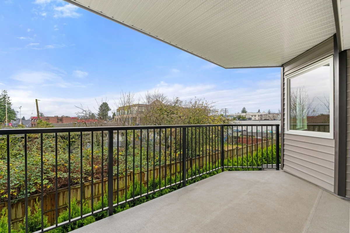 Hot Tub / Spa Photo of 209 32044 Old Yale Road, Abbotsford, BC