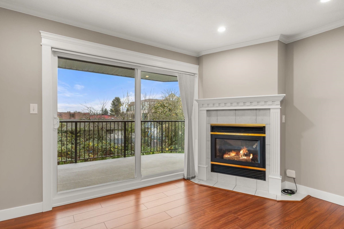 Kitchen Photo of 209 32044 Old Yale Road, Abbotsford, BC