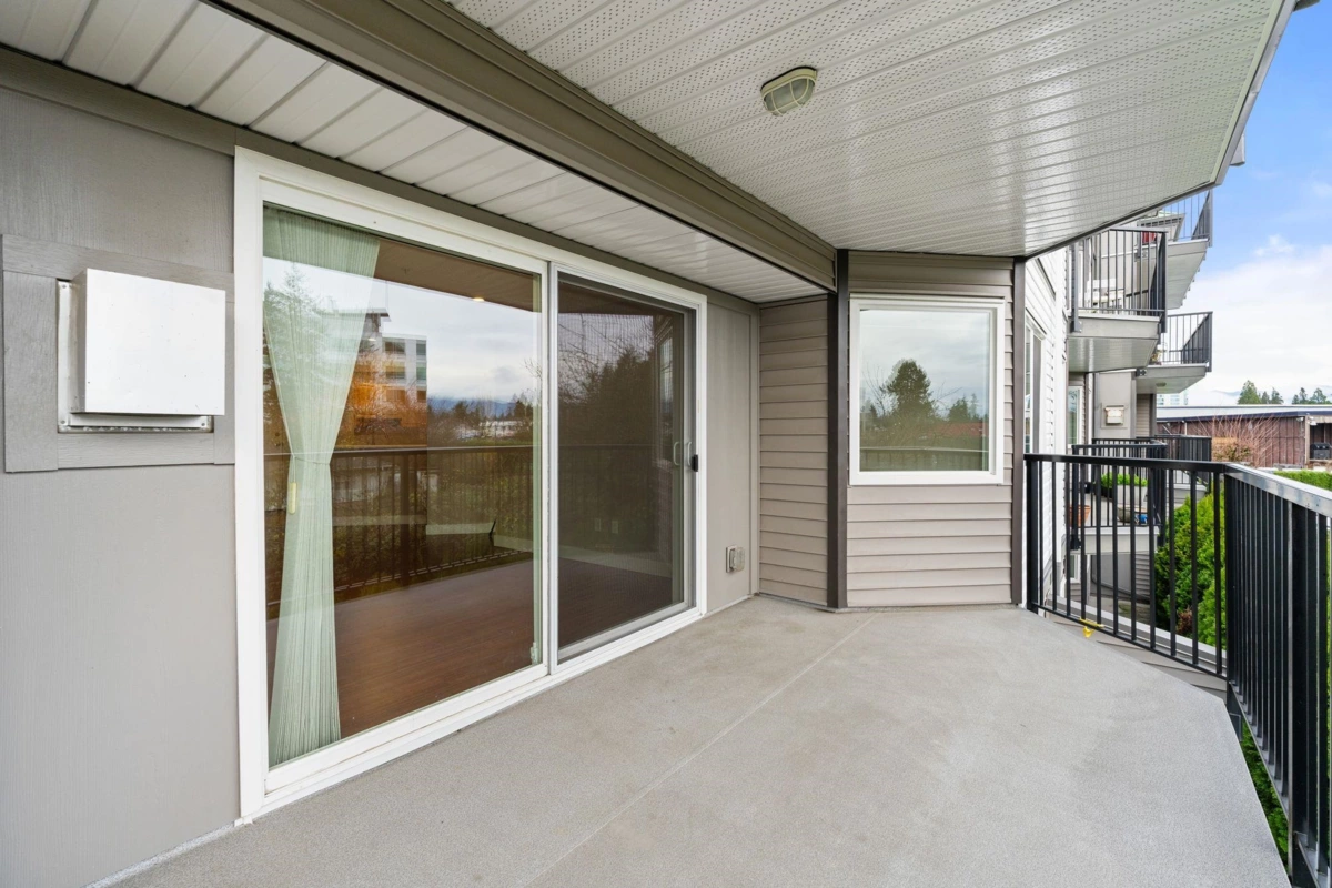 Swimming Pool Photo of 209 32044 Old Yale Road, Abbotsford, BC