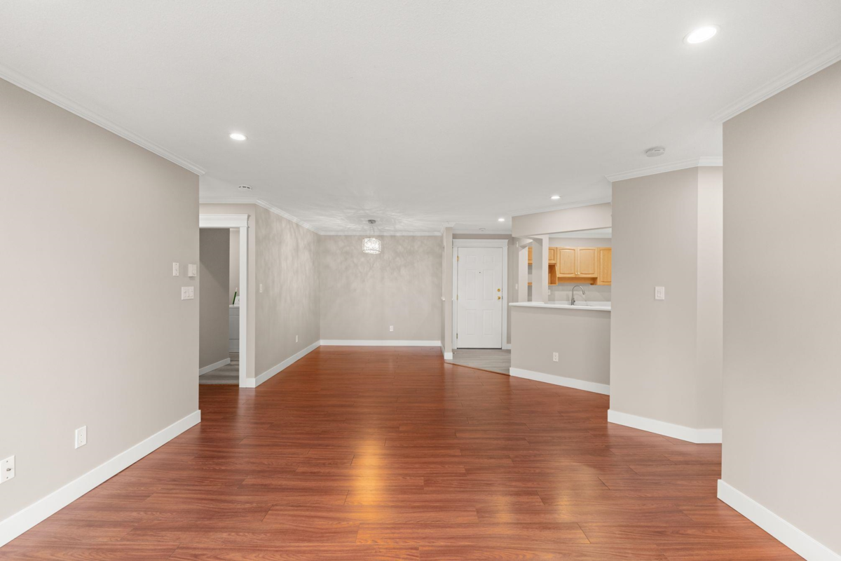 Walk-In Closet Photo of 209 32044 Old Yale Road, Abbotsford, BC