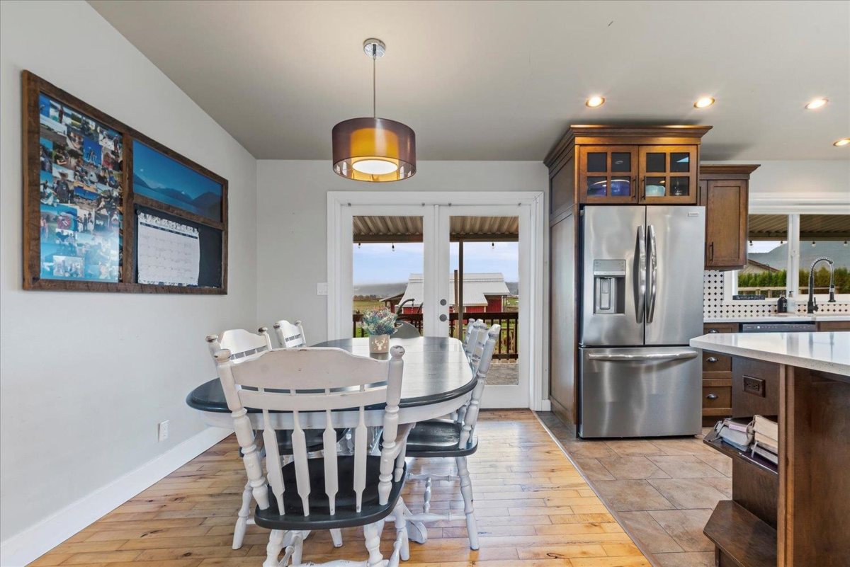 Breakfast Nook Photo of 5844 Blackburn Road, Chilliwack, BC